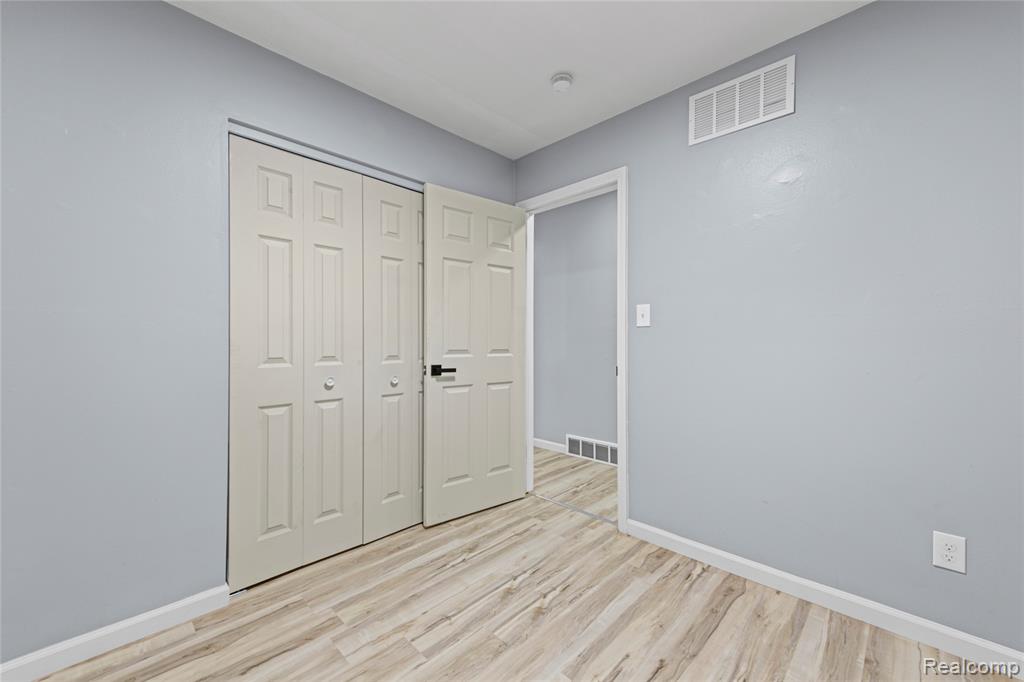7218 Superior Street Center Line, MI 48015 - Photo 15 of 27