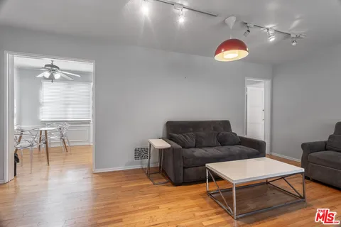 $3,000 | 119 South Bundy Drive, Los Angeles, CA 90049