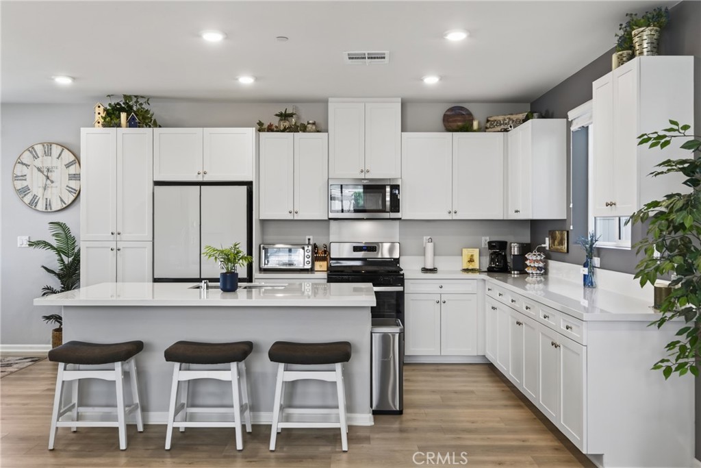 7182 Beck Drive Riverside, CA 92503 - Photo 8 of 48 Kitchen