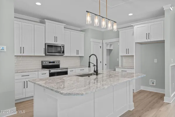 $437,500 | 406 Summit Street, Aberdeen, NC 28315