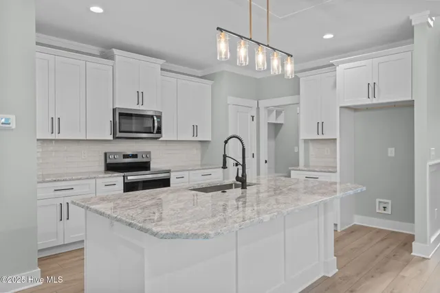 $447,500 | 406 Summit Street, Aberdeen, NC 28315