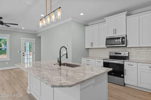 $437,500 | 406 Summit Street, Aberdeen, NC 28315