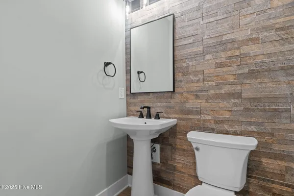 $437,500 | 406 Summit Street, Aberdeen, NC 28315