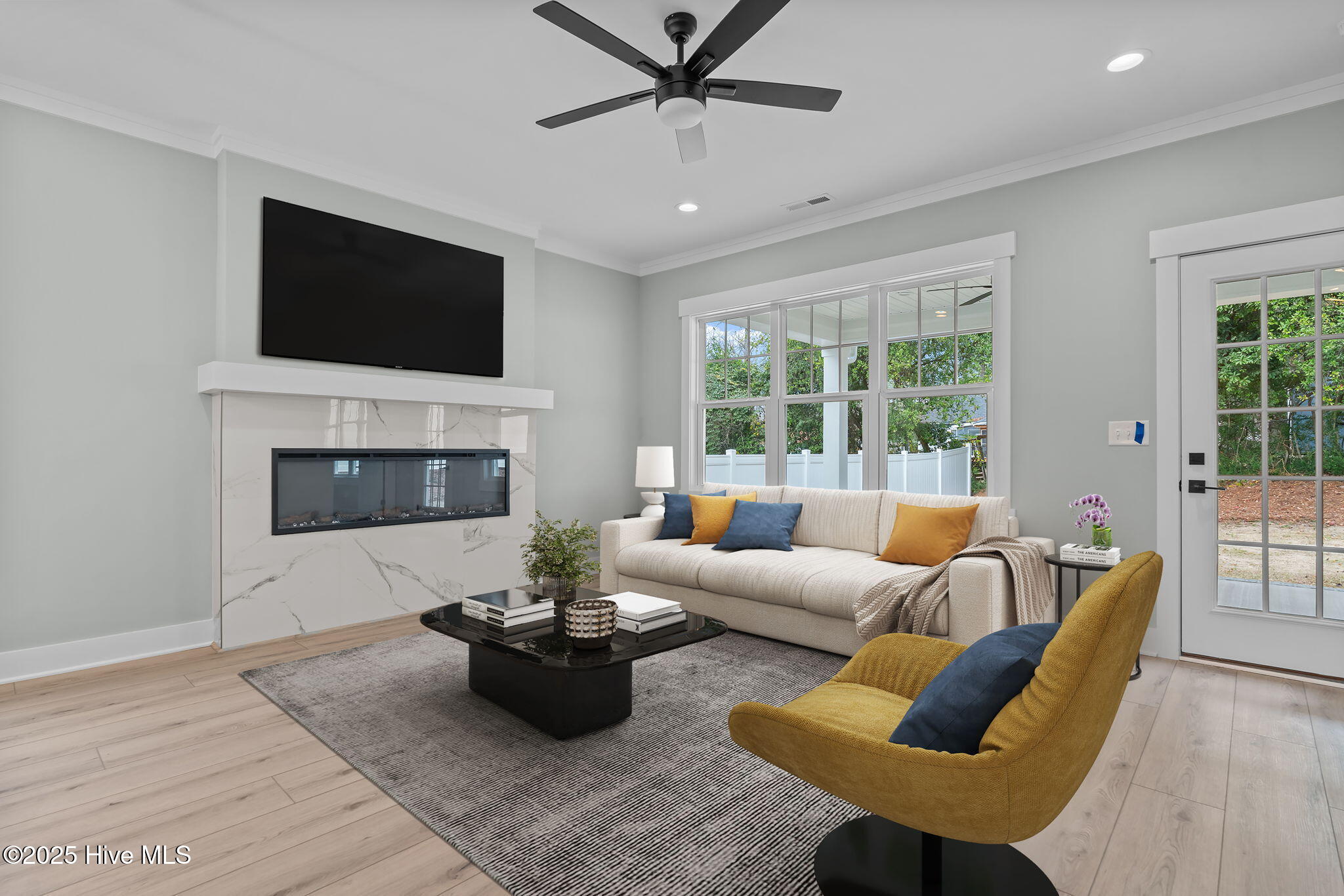 406 Summit Street Aberdeen, NC 28315 - Photo 8 of 42 49-web-or-mls-Living Room