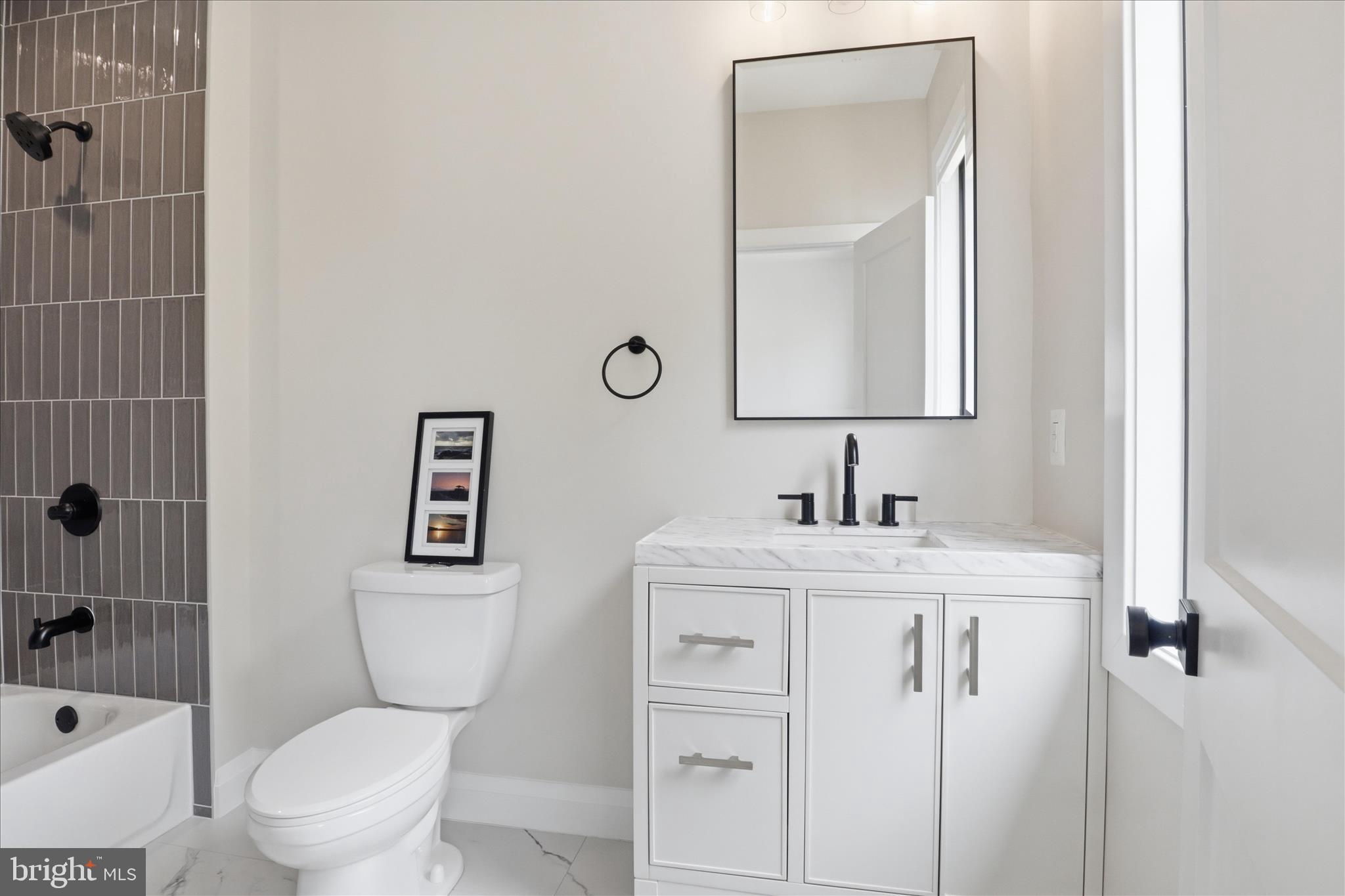 202 Branch Road Southeast Vienna, VA 22180 - Photo 44 of 59 a bathroom with a toilet sink vanity tub and mirror
