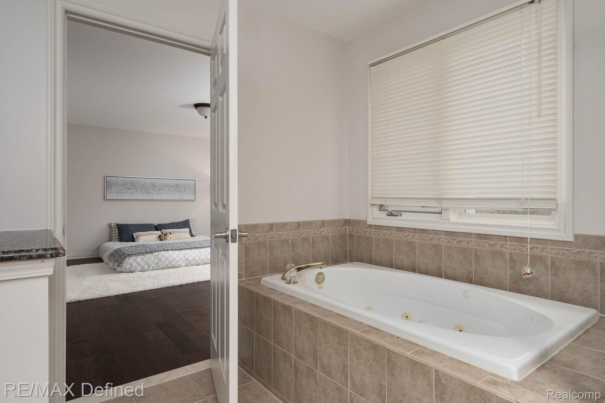 6566 Chatham Circle Rochester, MI 48306 - Photo 38 of 50 39-web-or-mls-6566-Chatham-Cir-39.jpg