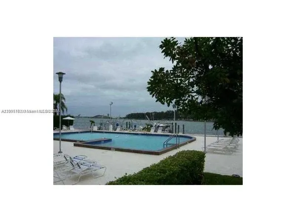 $2,400 | 150 Southeast 25th Road, Unit 4C, Miami, FL 33129