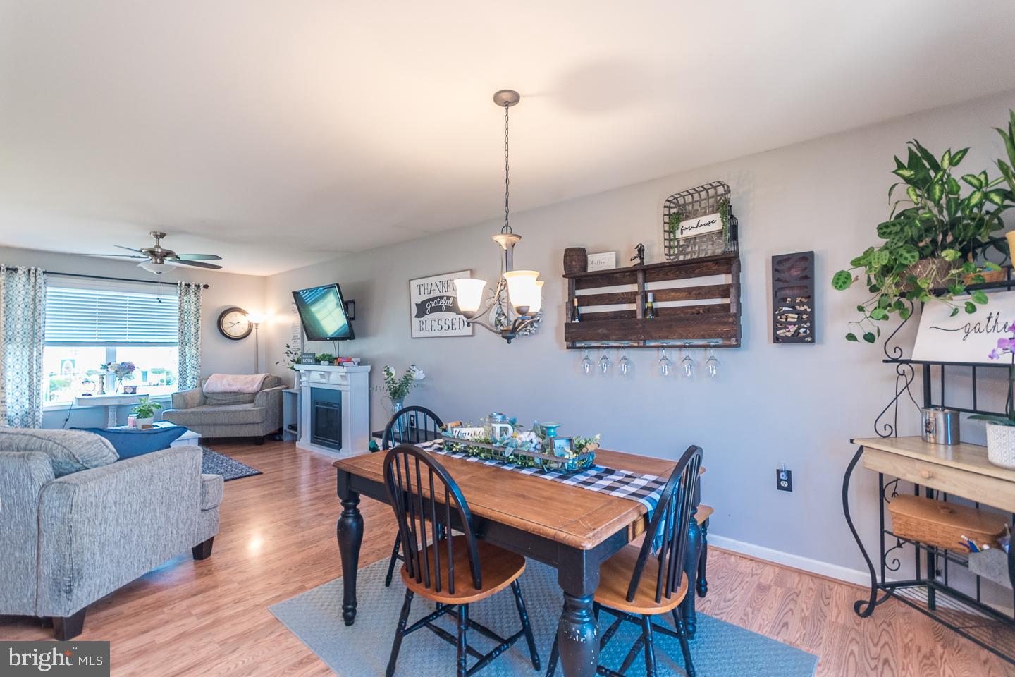 359 Oak Lee Drive Ranson, WV 25438 - Photo 5 of 39 DIning