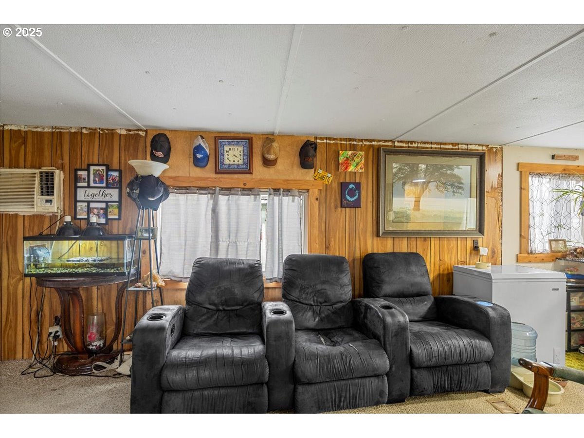 140 Southwest Berry Loop Lane Roseburg, OR 97471 - Photo 4 of 12