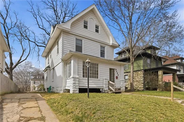 $300,000 | 3632 Virginia Avenue, Kansas City, MO 64109