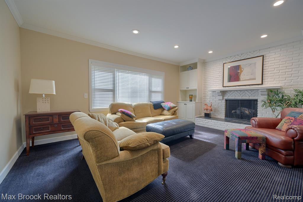 35181 Spring Hill Road Farmington Hills, MI 48331 - Photo 14 of 36