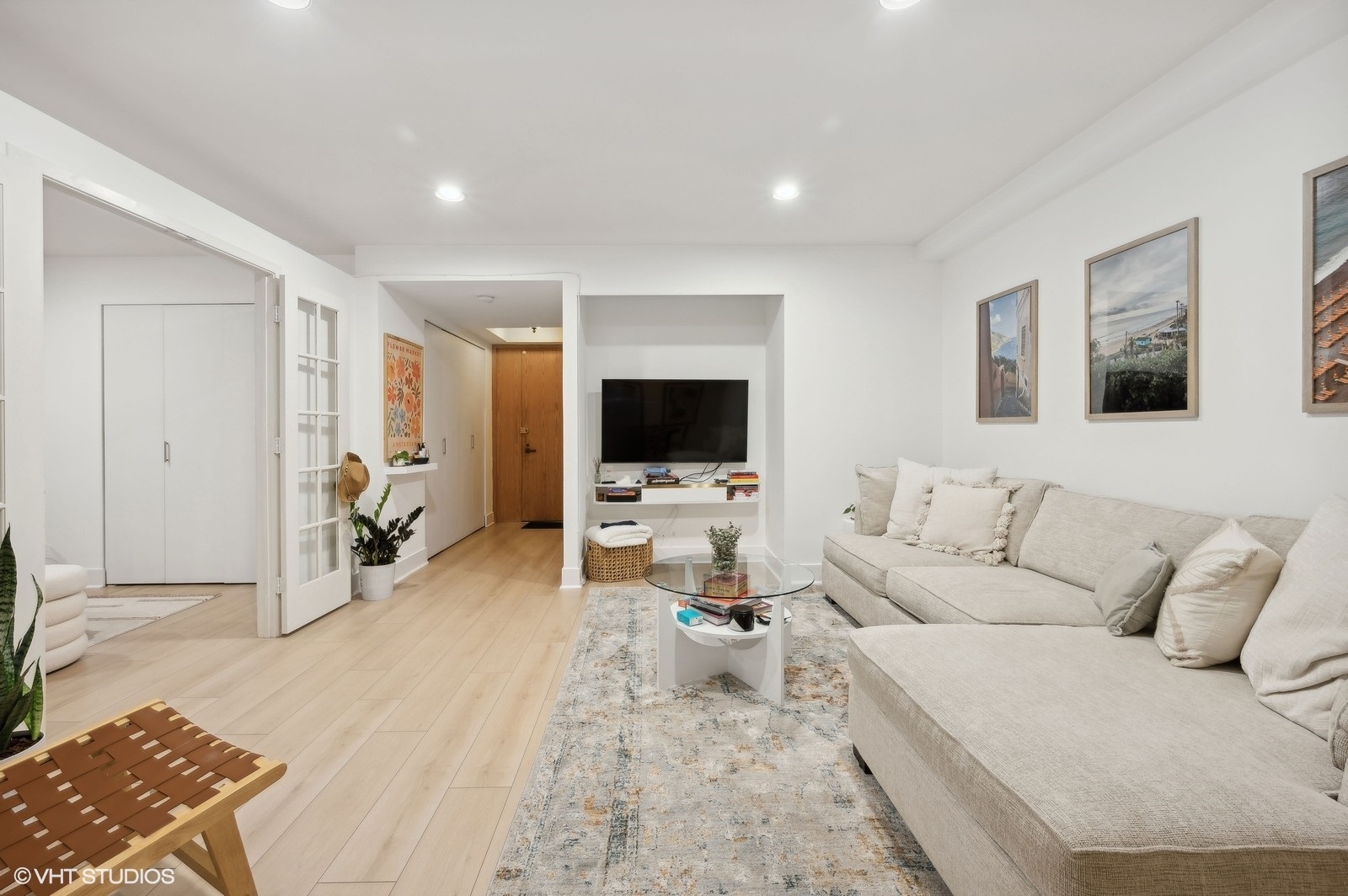 40 East Delaware Place, Unit 705 Chicago, IL 60611 - Photo 5 of 16