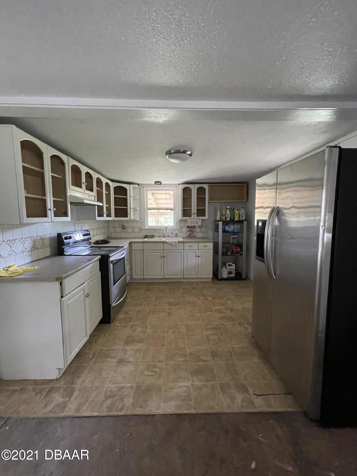 1049 Emporia Road Pierson, FL 32180 - Photo 5 of 13 33C06C60-C181-4CC4-ACEB-18C5987F3501