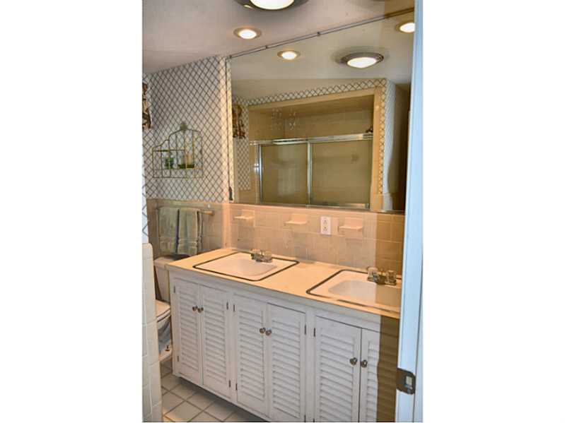 6 Old Chimney Road Barrington, RI 02806 - Photo 20 of 22 Bathroom.