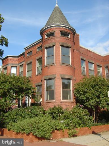 258 8th Street Southeast Washington, DC 20003 - Photo 1 of 30 front view of a building