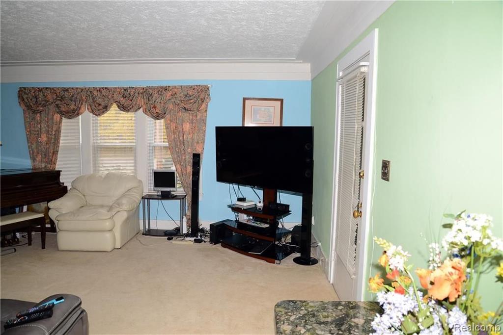 2215 West Auburn Road Rochester Hills, MI 48309 - Photo 8 of 34