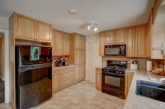 30 Manchester Road Charleston, SC 29407 - Photo 9 of 25 Kitchen