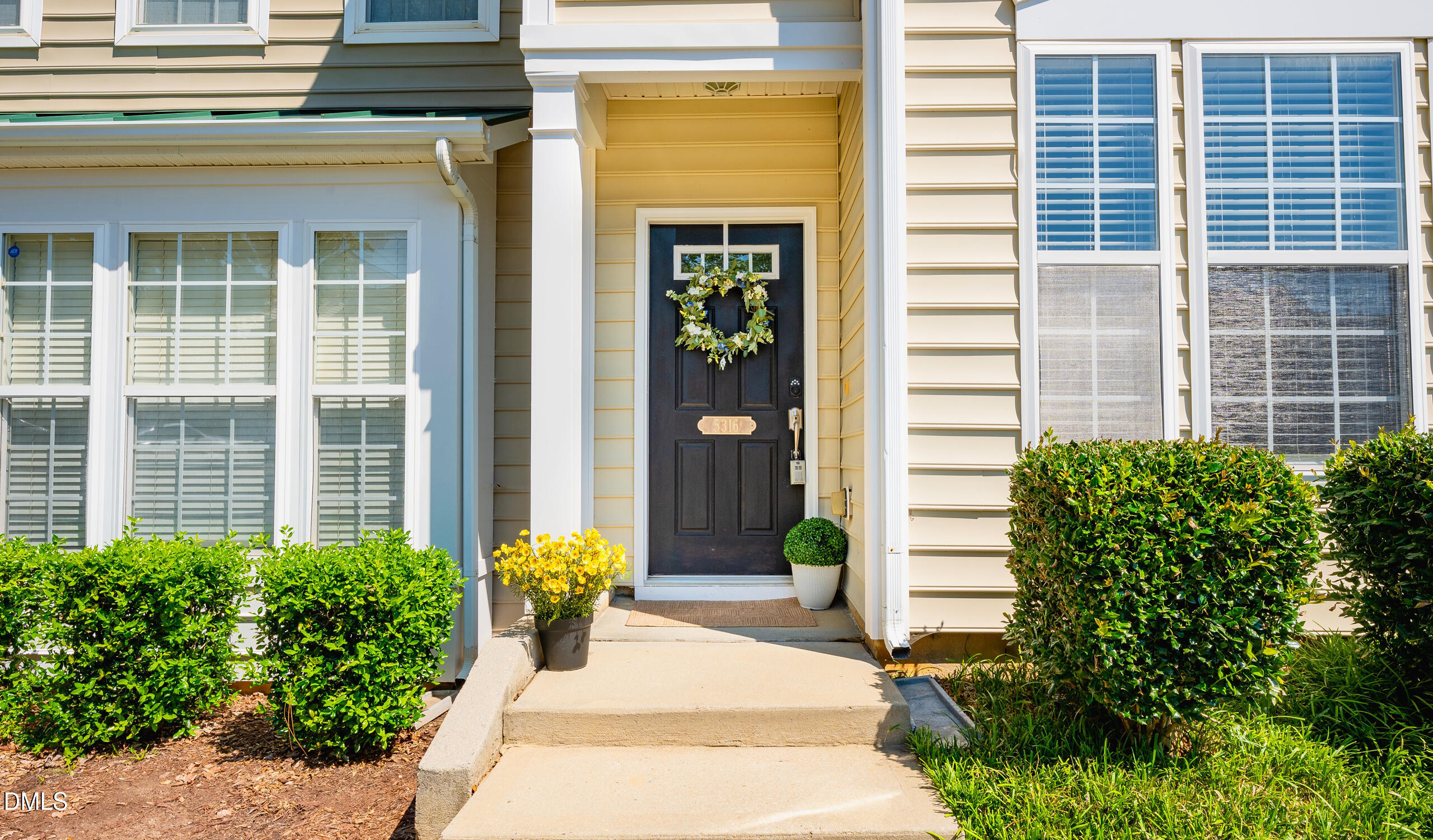 5316 Crescentview Parkway Raleigh, NC 27606 - Photo 5 of 58 5316_cresentview_frontdoor