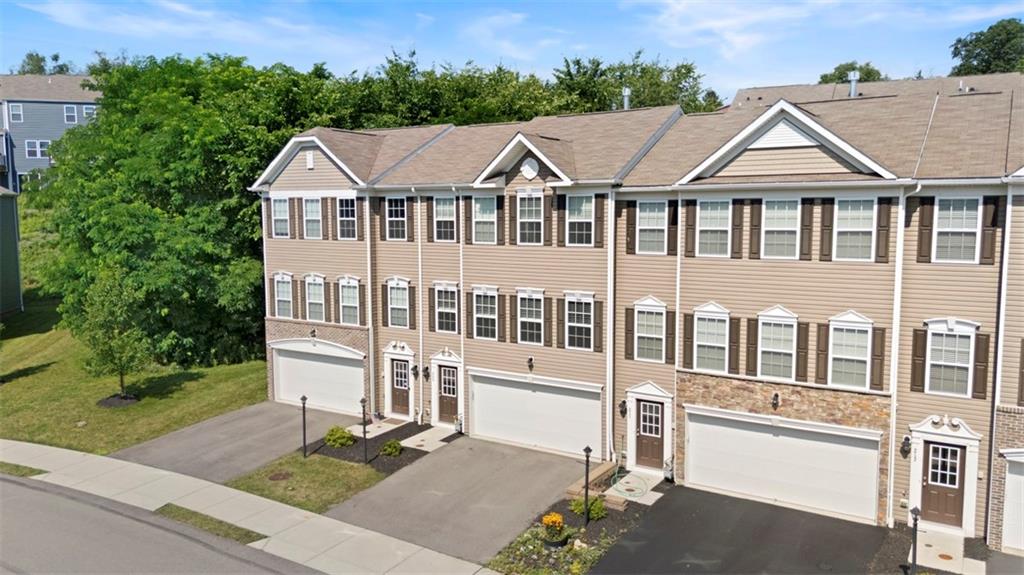 209 Lockheed Drive Coraopolis, PA 15108 - Photo 2 of 44