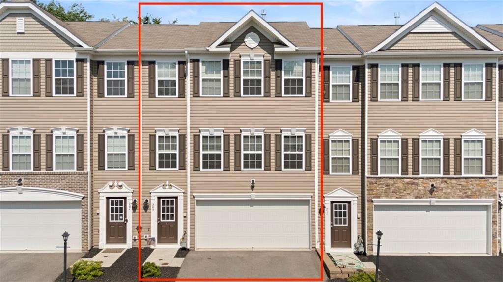 209 Lockheed Drive Coraopolis, PA 15108 - Photo 3 of 44