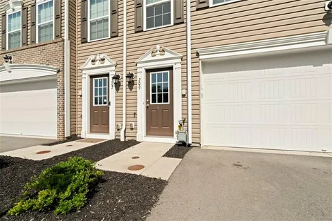 $347,500 | 209 Lockheed Drive, Coraopolis, PA 15108