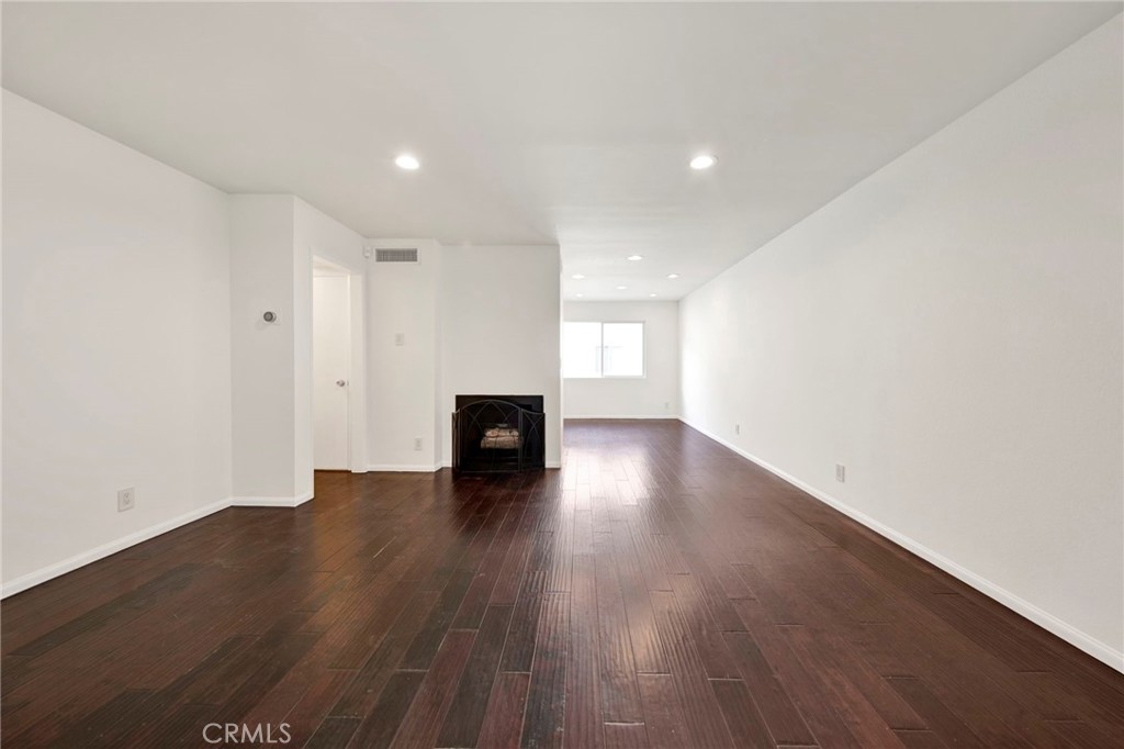 9745 Vía Roma Burbank, CA 91504 - Photo 5 of 38