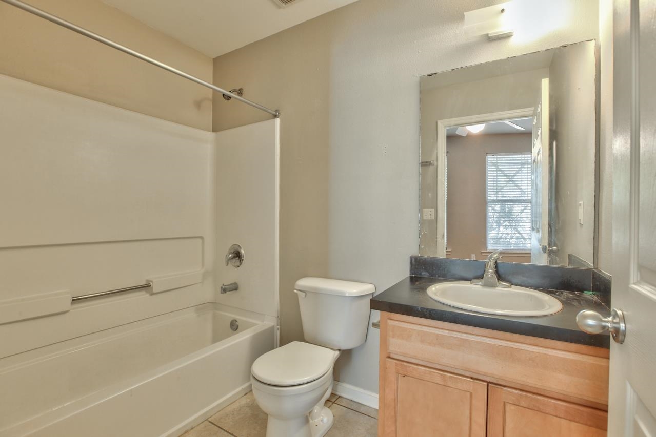 1417 Pullen Road, Unit 302 Tallahassee, FL 32303 - Photo 4 of 31