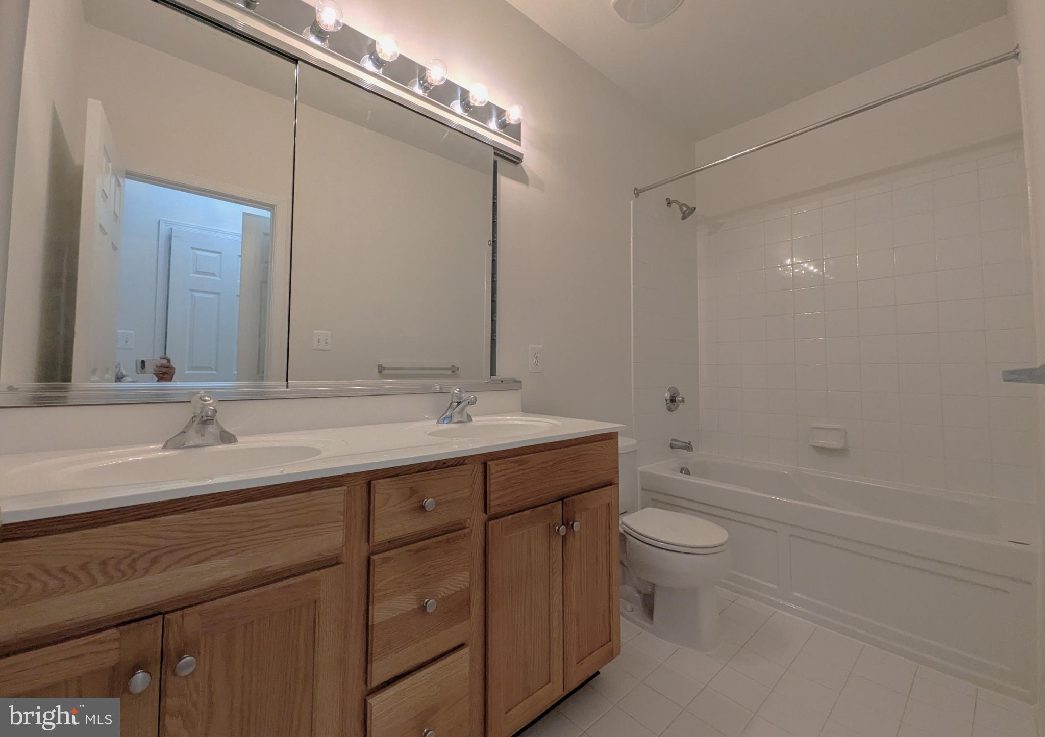 25015 Riding Center Drive Chantilly, VA 20152 - Photo 30 of 40 Master Bedroom Bath