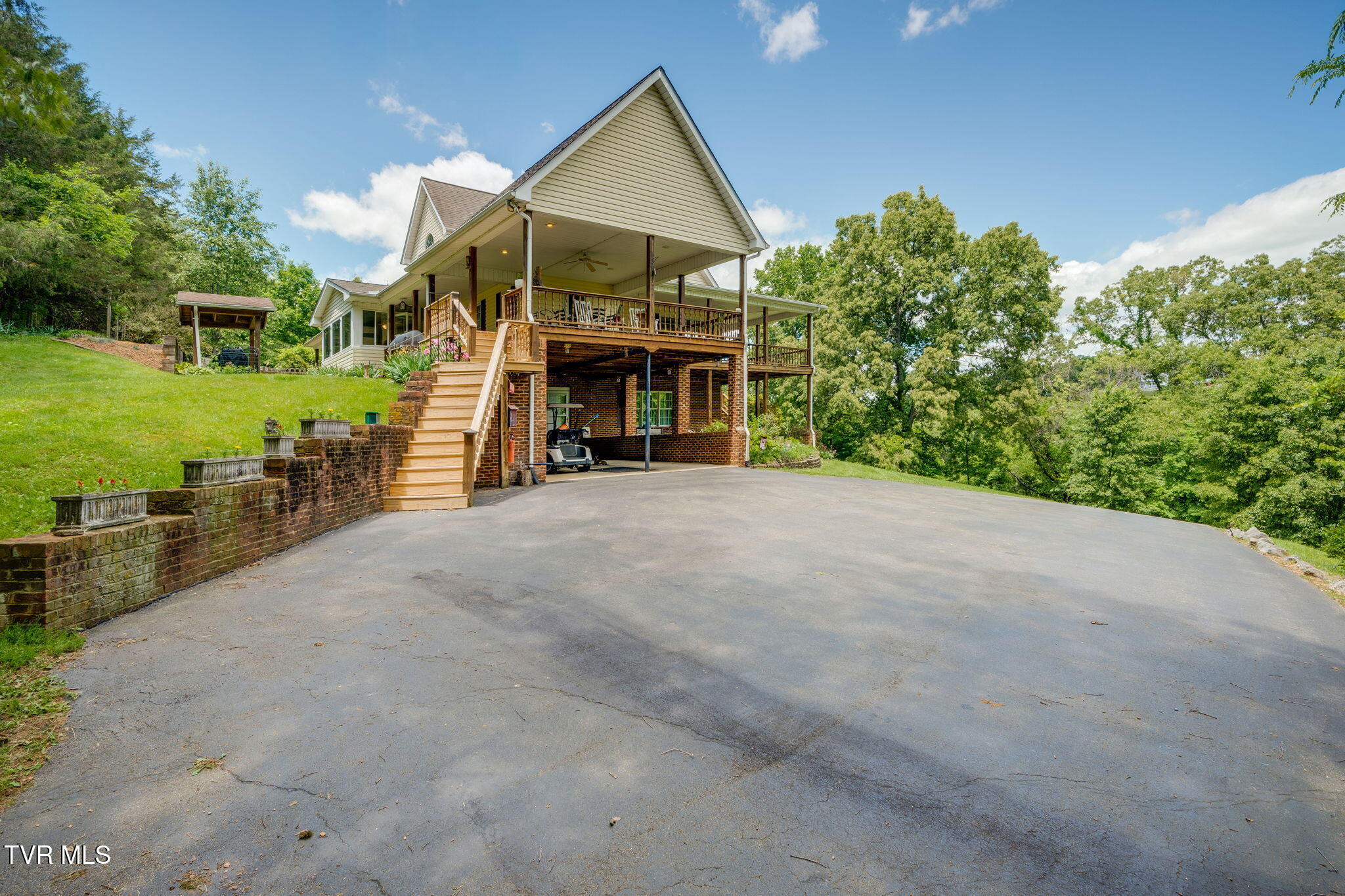 490 Cockatiel Road Limestone, TN 37681 - Photo 5 of 85 044