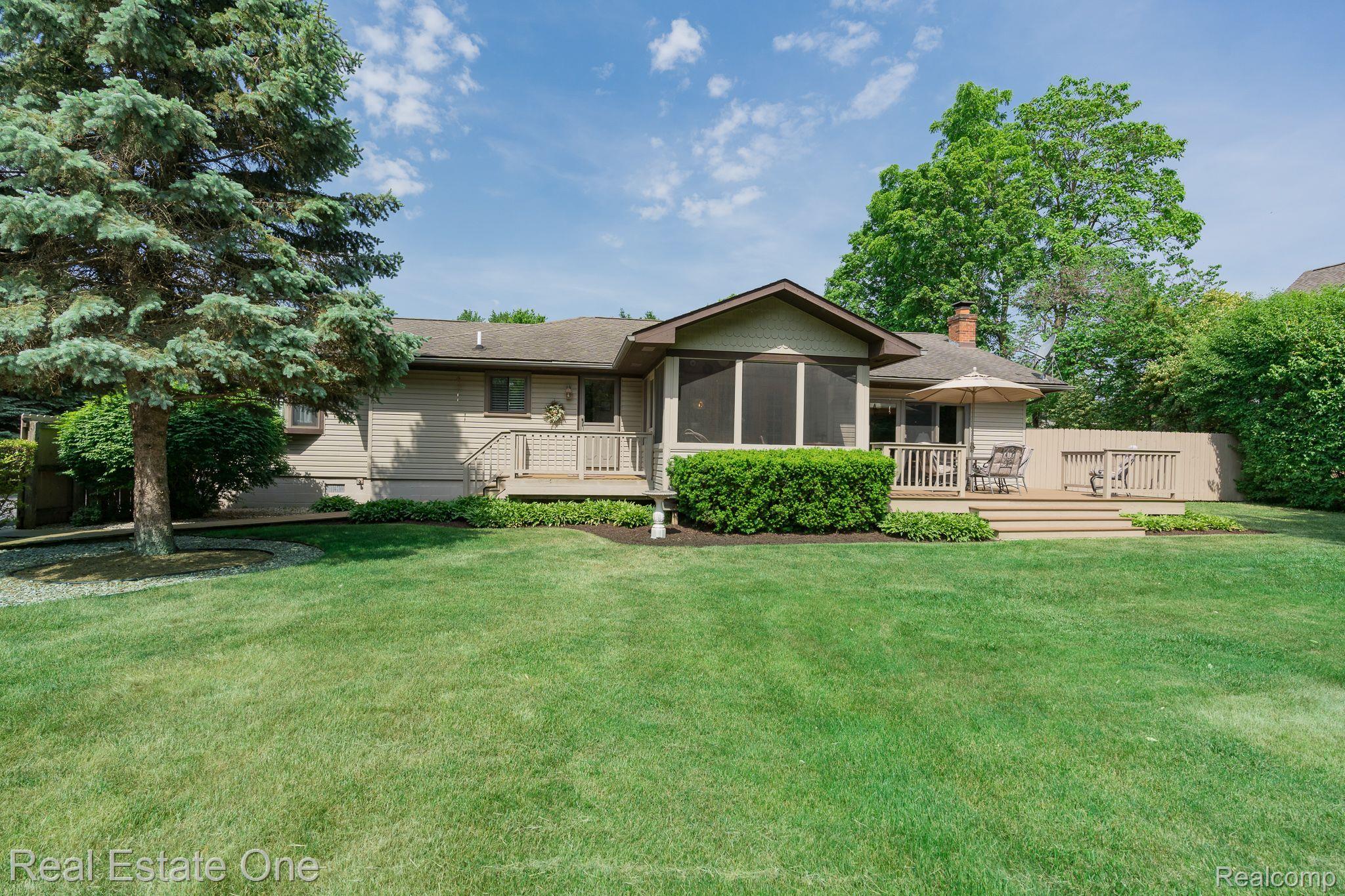 1121 Princeton Avenue Rochester, MI 48307 - Photo 43 of 48 Perfect Sunroom and TREX