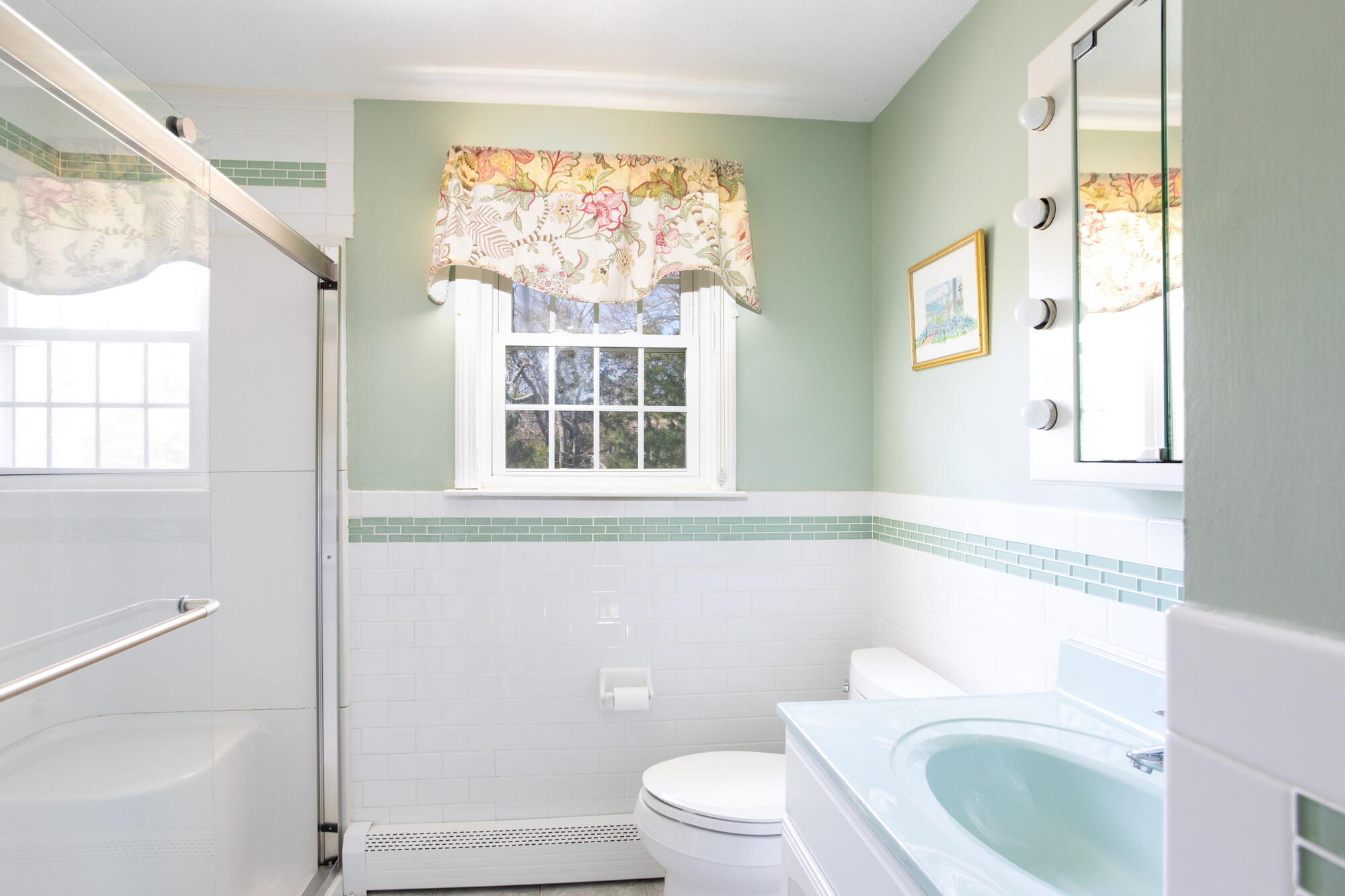 91 Hawser Bend Centerville, MA 02632 - Photo 18 of 42 a bathroom with a toilet a sink and a bathtub