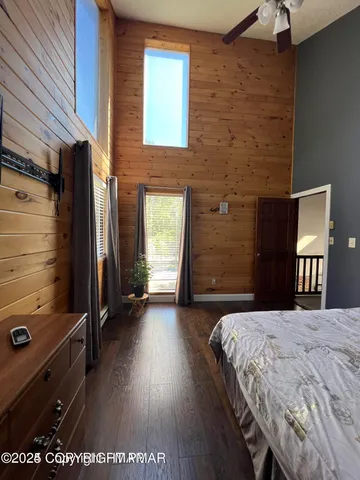 a view of entryway and workspace