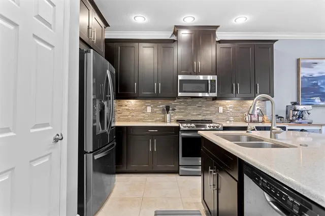 $3,450 | 8711 Terracina Lake Drive, Tampa, FL 33625