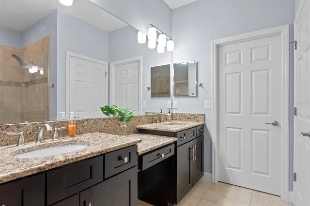 $3,450 | 8711 Terracina Lake Drive, Tampa, FL 33625