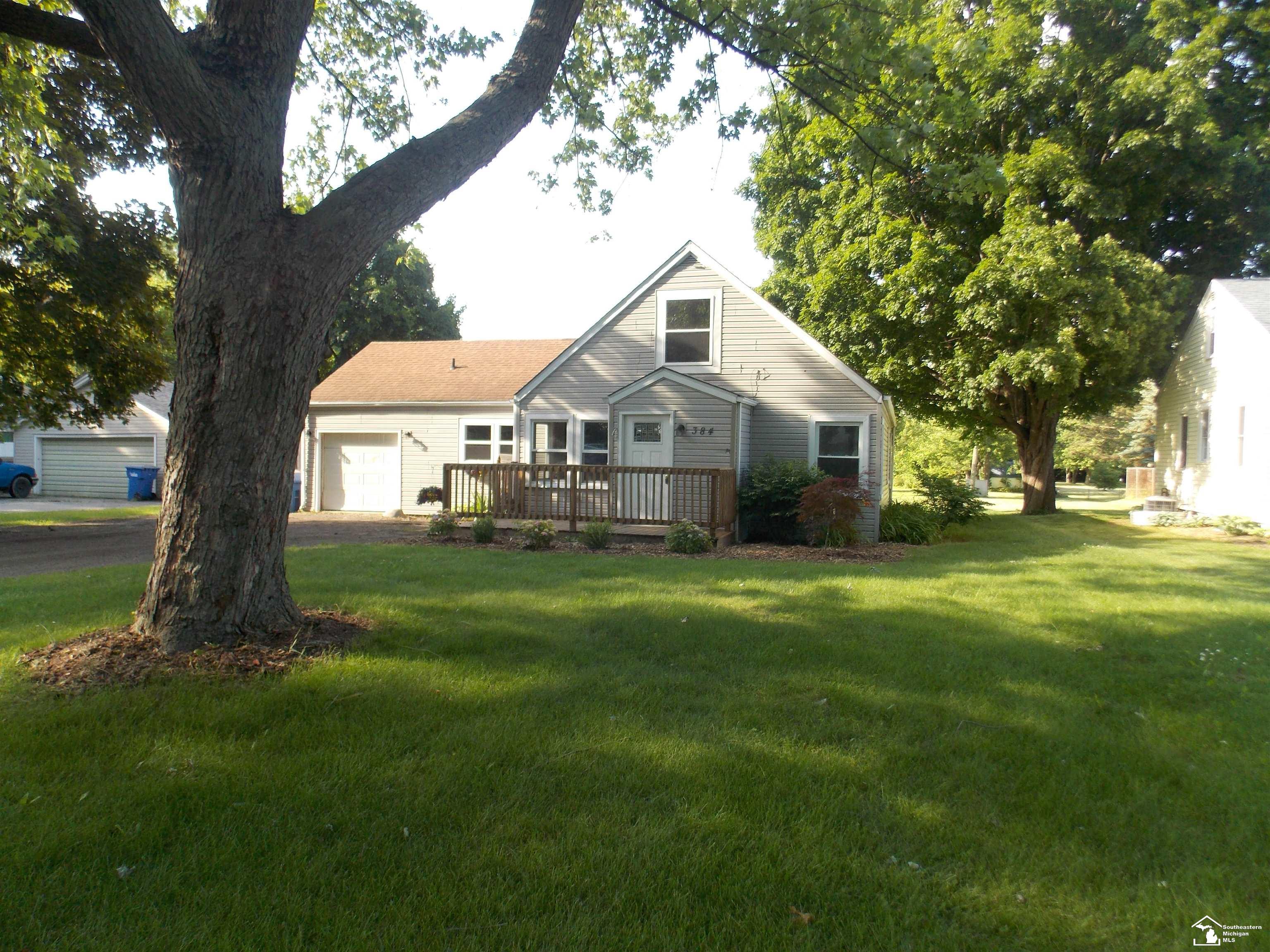 384 Lasalle Road Monroe, MI 48162 - Photo 2 of 25 50145369-40bdfe87-a3ba-4fc5-8a3a-81dc8ce6d2eb.JPG