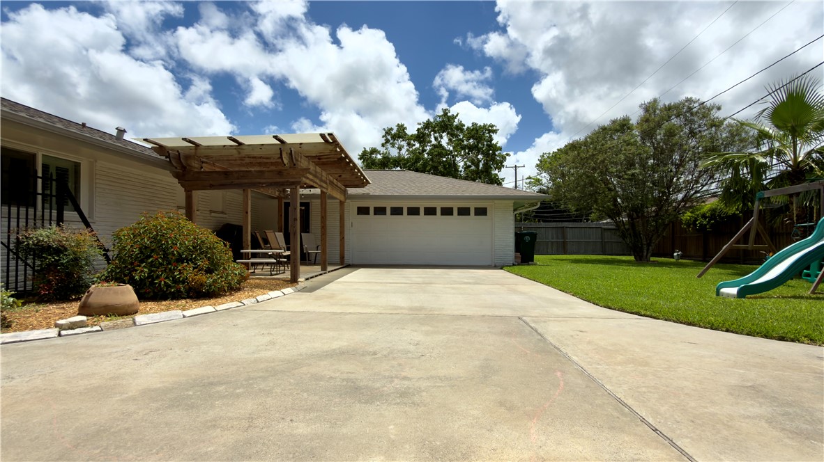 638 Moray Place Corpus Christi, TX 78411 - Photo 31 of 34