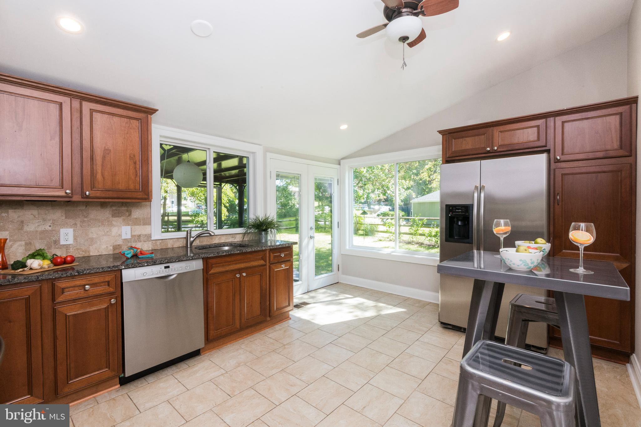 9353 Torrent Row Columbia, MD 21045 - Photo 13 of 40 Eat-in Kitchen with granite counters