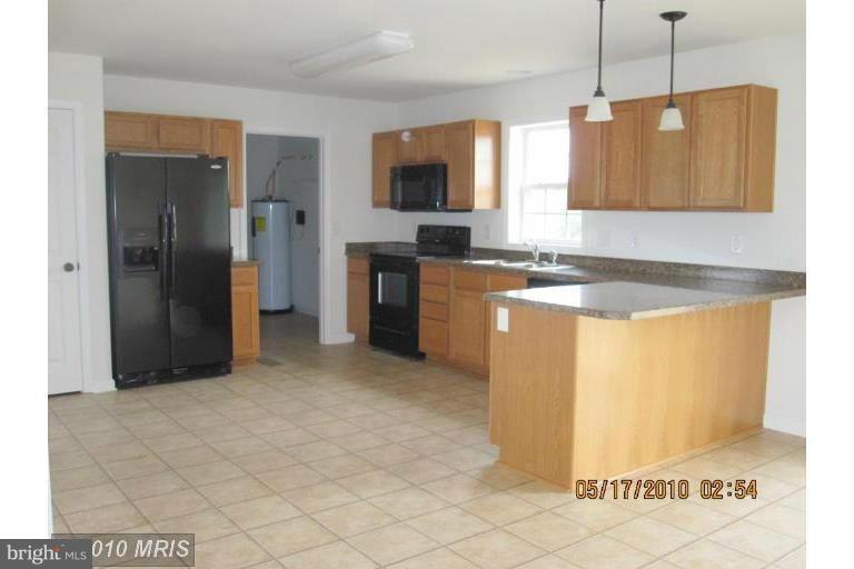 11354 Shane Circle Ridgely, MD 21660 - Photo 7 of 14 Kitchen