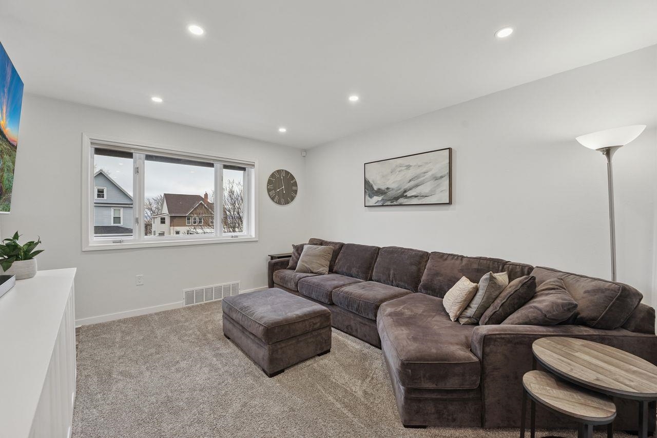 907 East 7th Street Duluth, MN 55805 - Photo 4 of 20