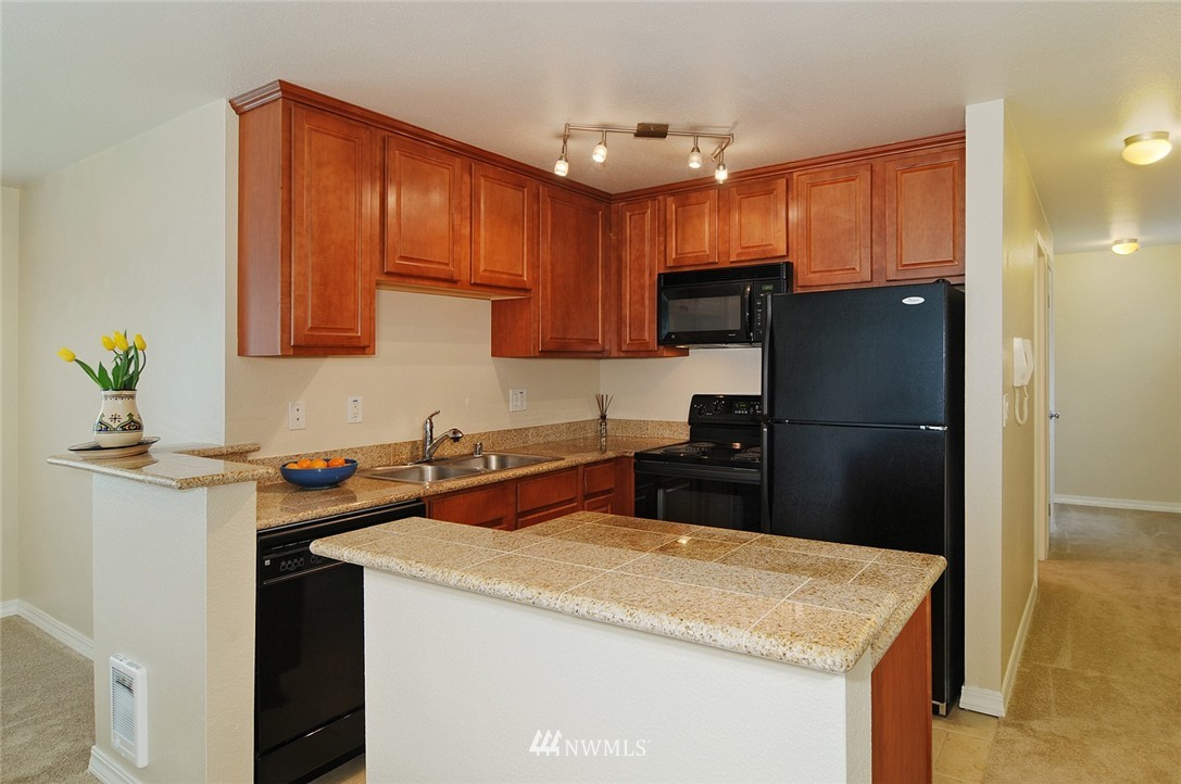 20328 Bothell Everett Highway, Unit B104 Bothell, WA 98012 - Photo 3 of 12
