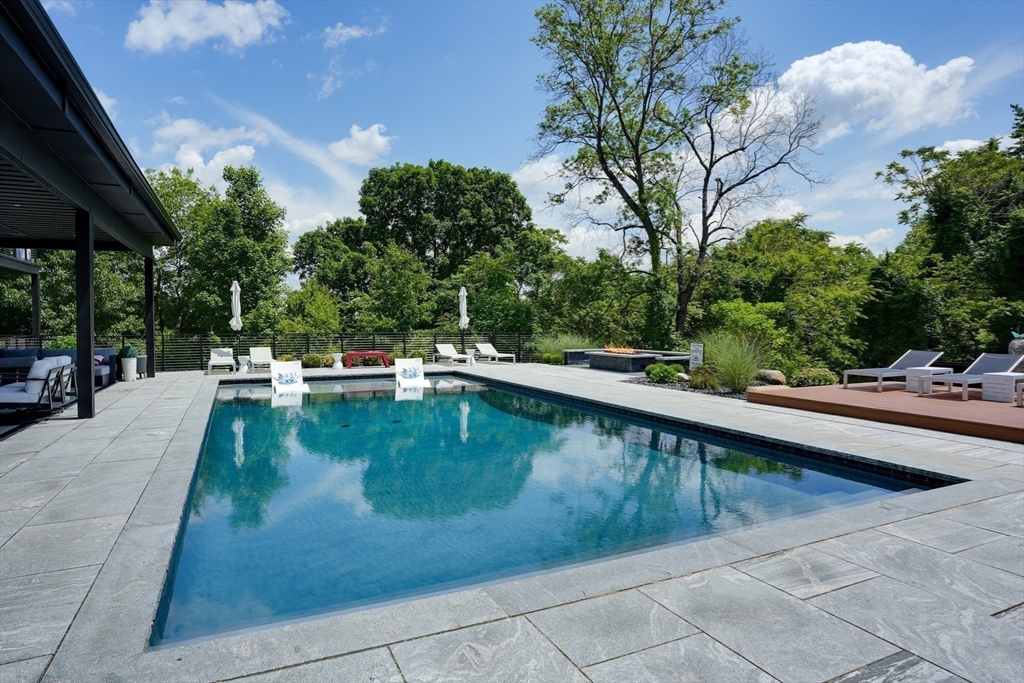 556 Middle Road Boxborough, MA 01719 - Photo 21 of 41