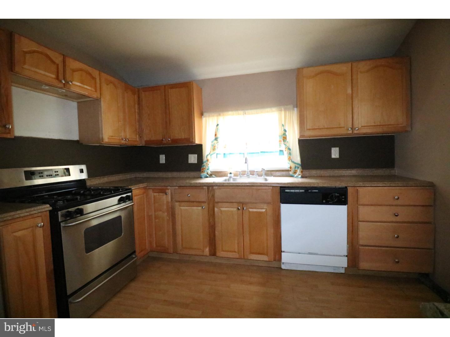 703 Crown Point Road Westville, NJ 08093 - Photo 7 of 19 Gallery Image 7