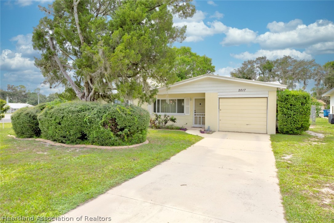 2017 Avalon Road Sebring, FL 33870 - Photo 3 of 36 Gallery Image 3