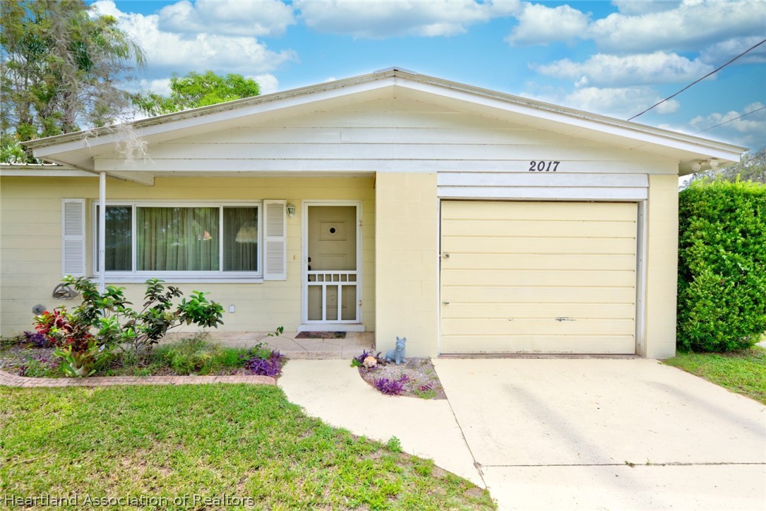 2017 Avalon Road Sebring, FL 33870 - Photo 4 of 36 Gallery Image 4