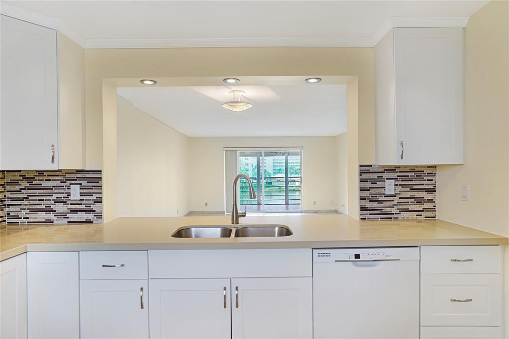 111 Southeast 3rd Avenue, Unit 306 Dania Beach, FL 33004 - Photo 17 of 43