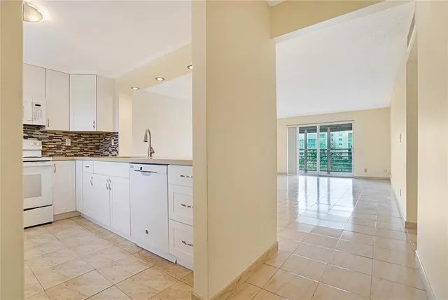 $255,000 | 111 Southeast 3rd Avenue, Unit 306, Dania Beach, FL 33004