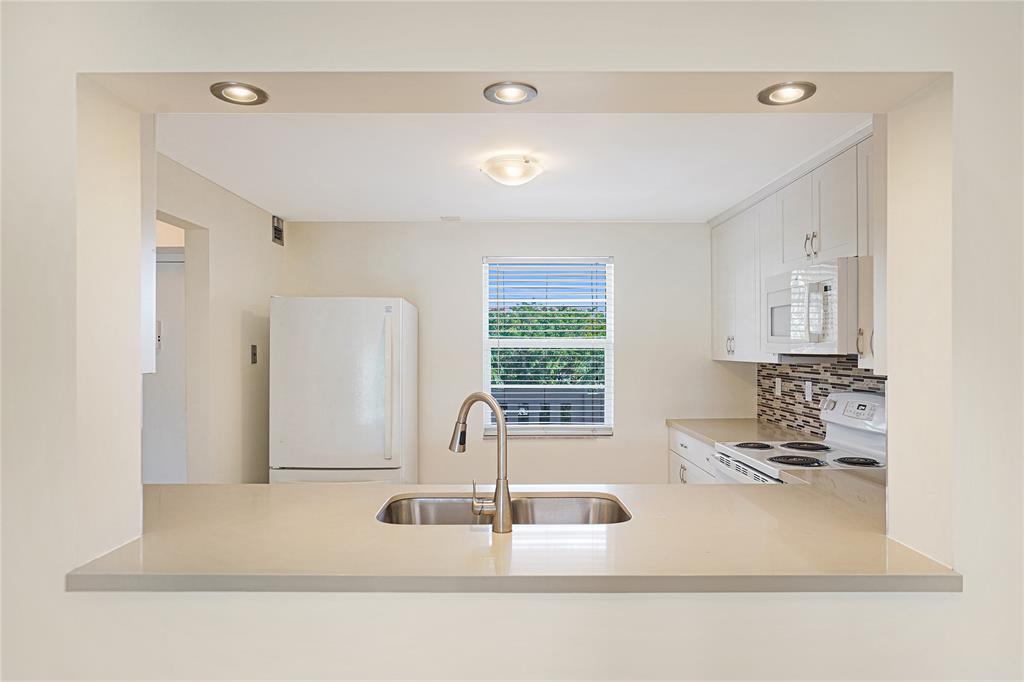 111 Southeast 3rd Avenue, Unit 306 Dania Beach, FL 33004 - Photo 8 of 43