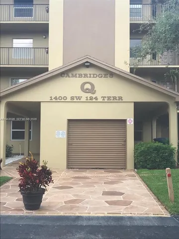 $2,400 | 1400 Southwest 124th Terrace, Unit 403Q, Pembroke Pines, FL 33027