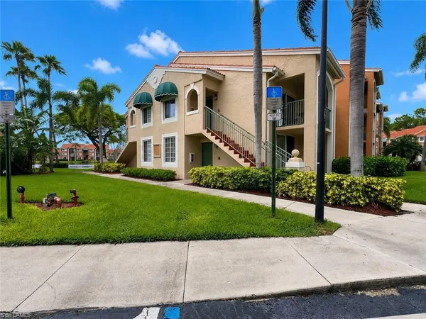 $1,650 | 1265 Wildwood Lakes Boulevard, Unit 201, Naples, FL 34104