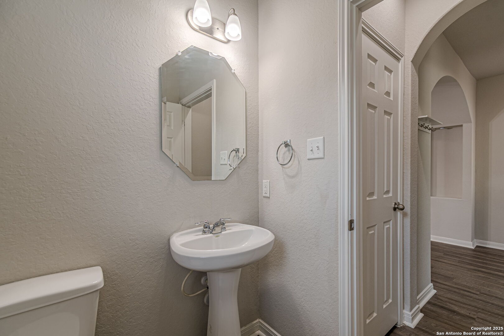 8922 Grand Western Converse, TX 78109 - Photo 11 of 77